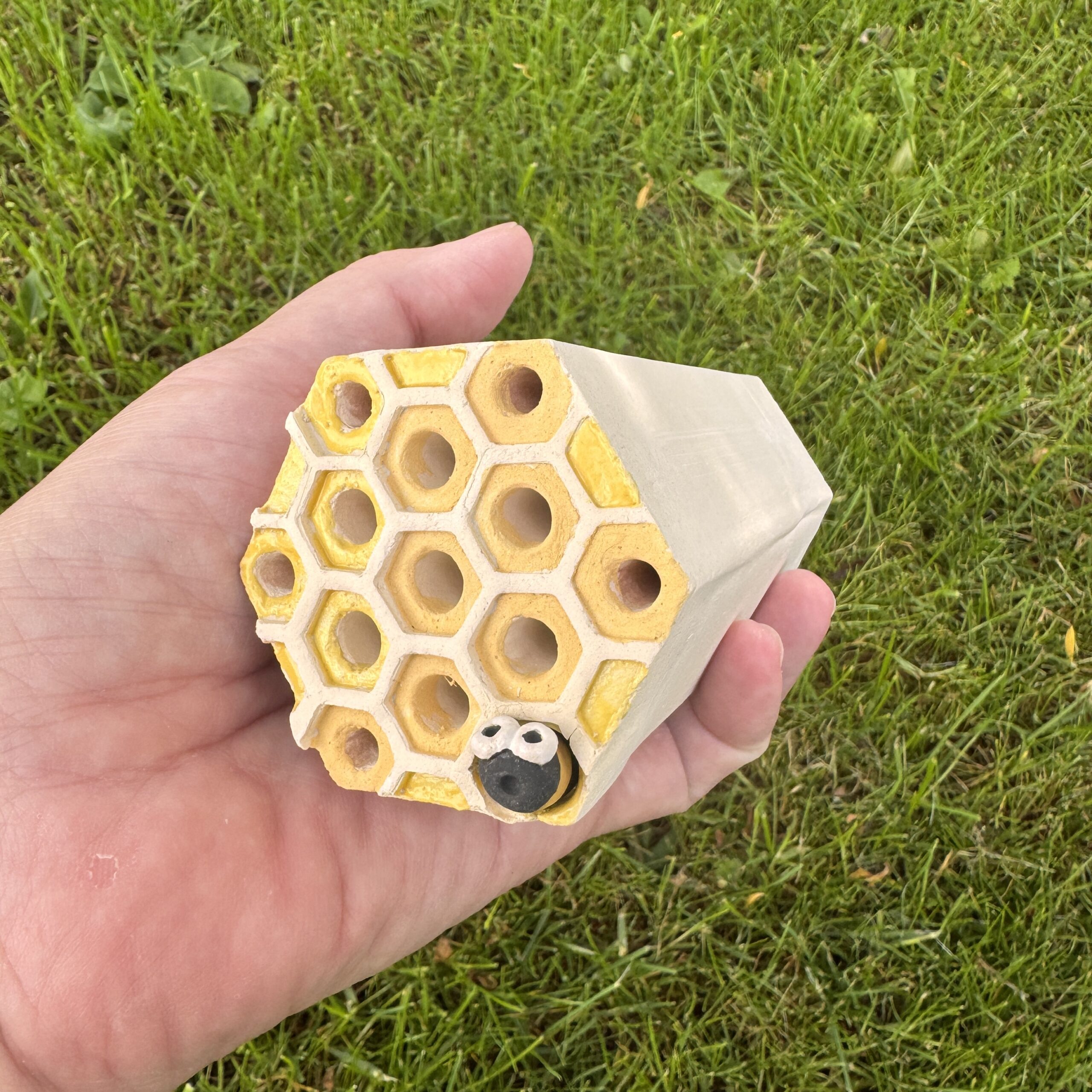 Bienenstein Bienenwabe Nisthilfe für Wildbienenarten für den Garten – Bild 9