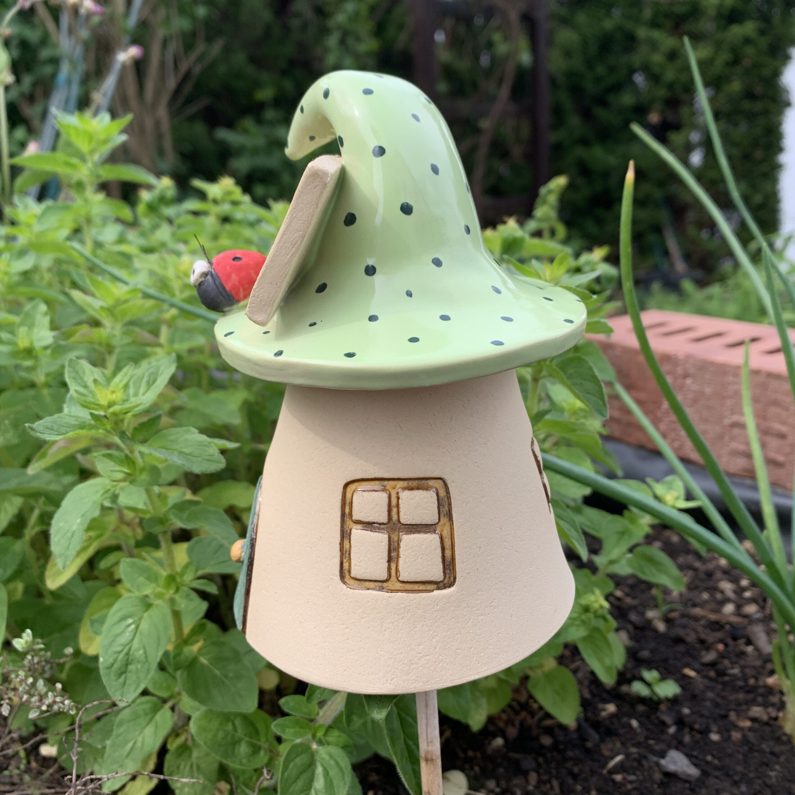 Insektenhotel für Naturgarten Grün