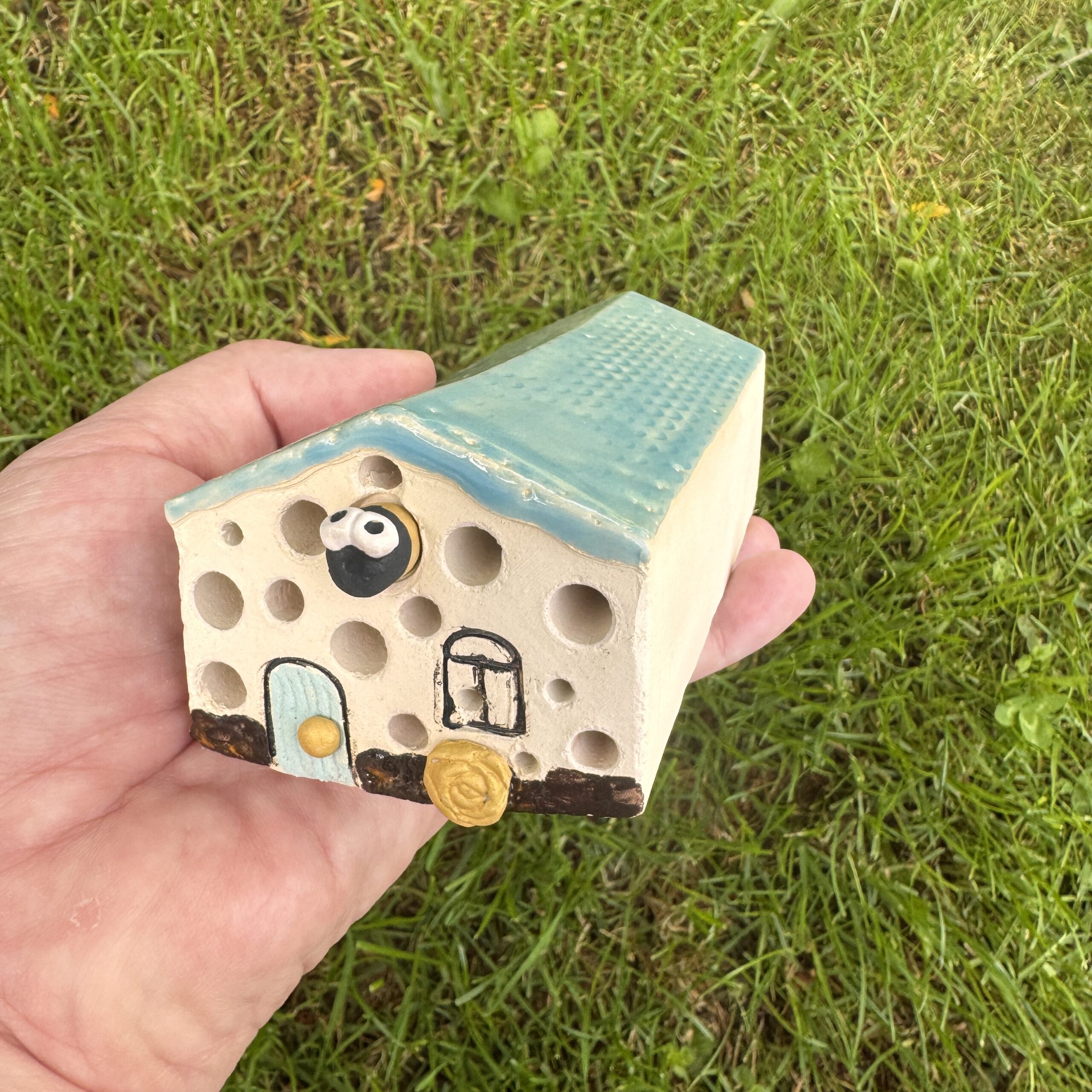 Bienenstein Bienenhaus Türkis für Wildbienenarten – Bild 6