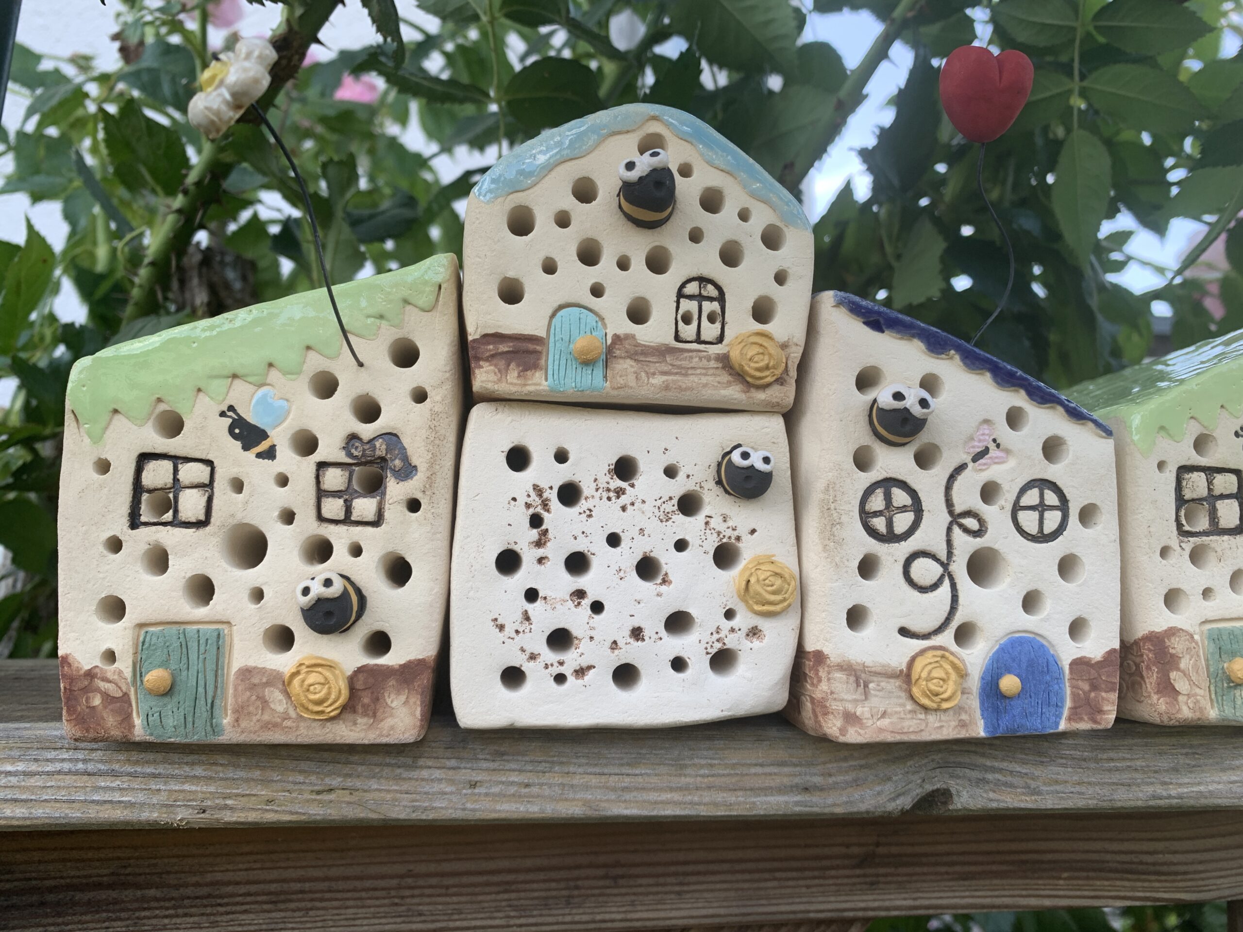 Bienenstein Bienenhaus Türkis für Wildbienenarten – Bild 3