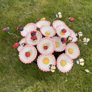 Bienenbar Insektentränke Gänseblümchen