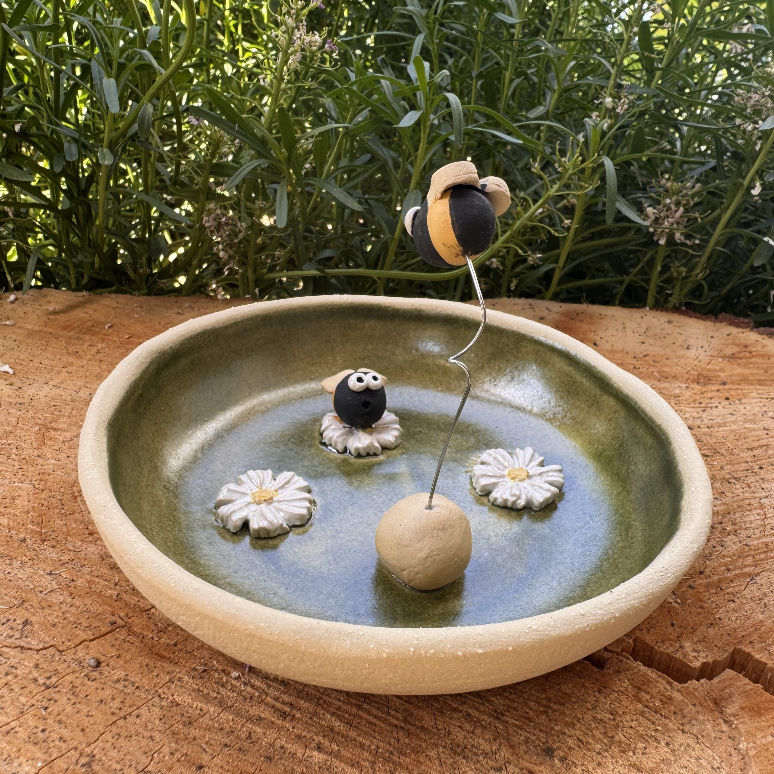 Insektenränke stehend Biene