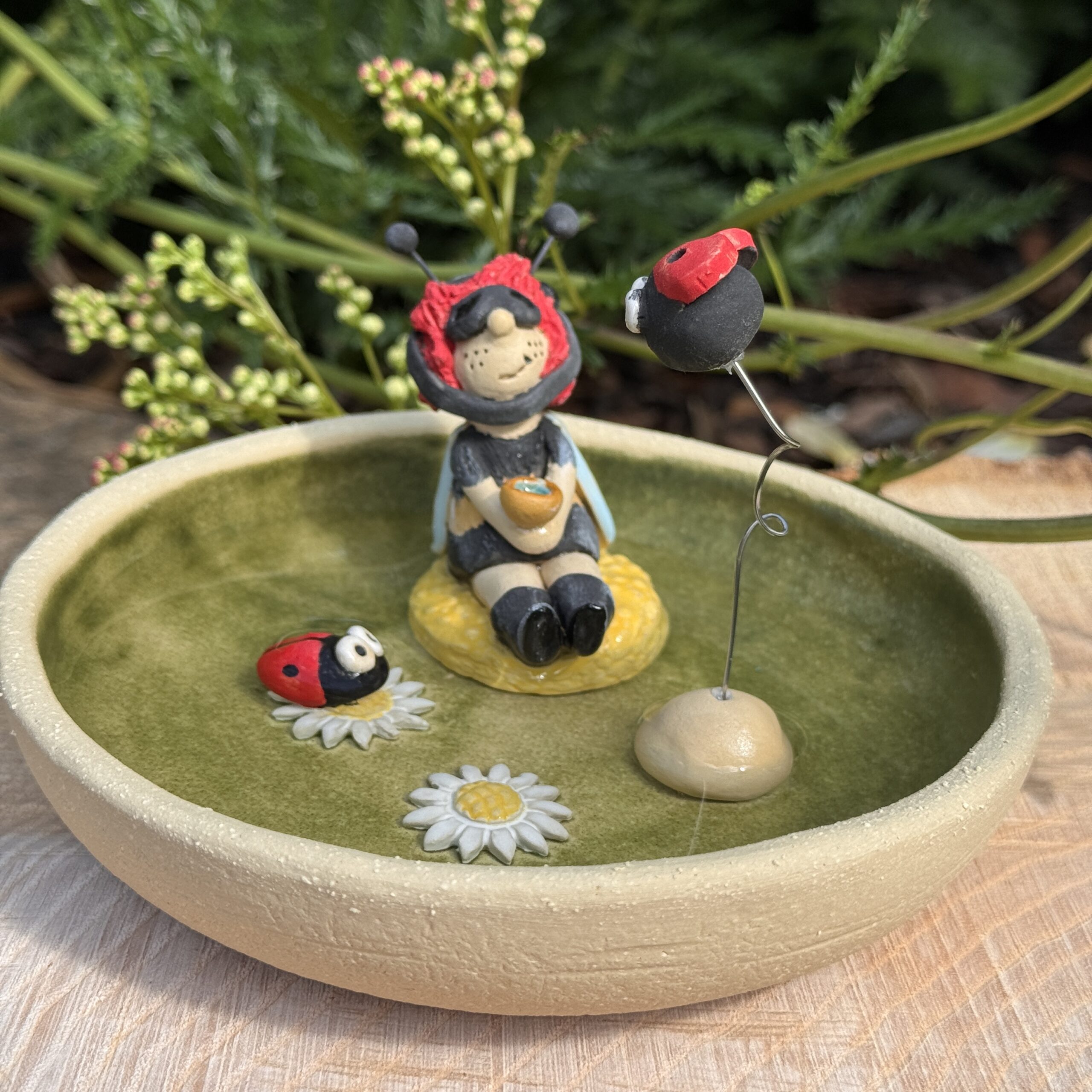 Insektentränke mit Marienkäfer und Biene Loira