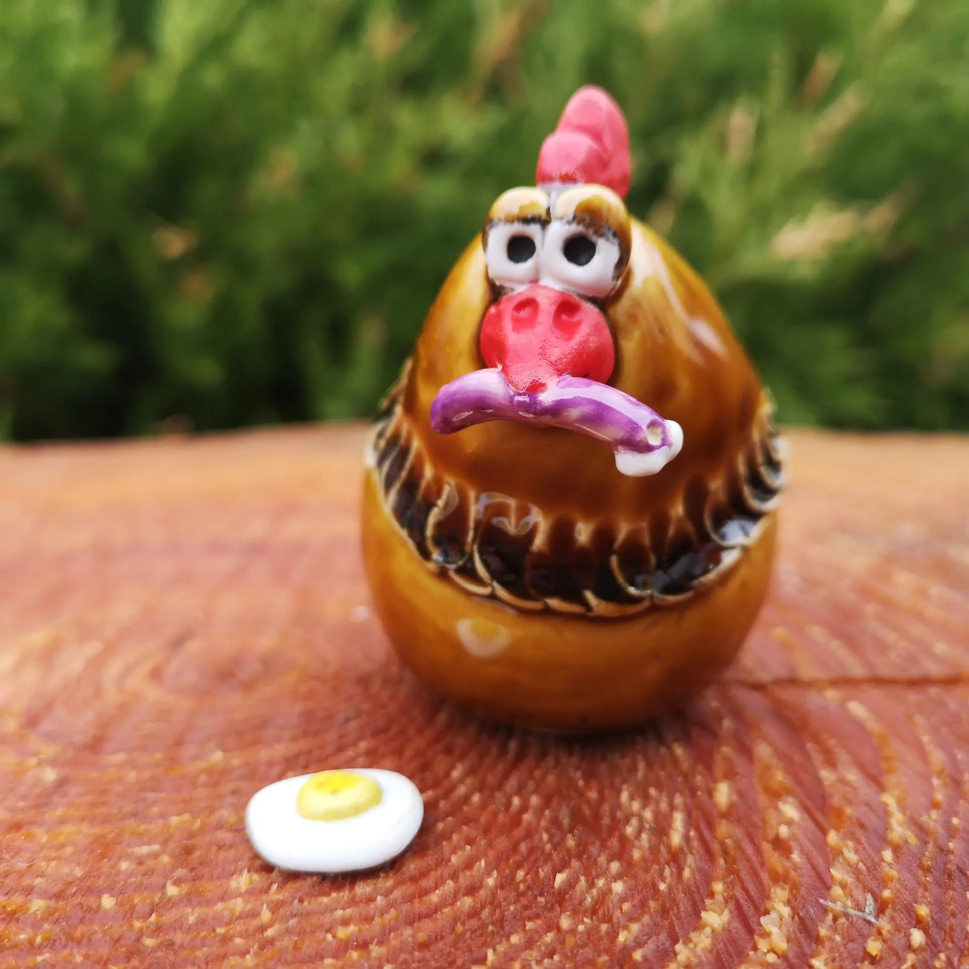 Huhn mit Wurm Keramik