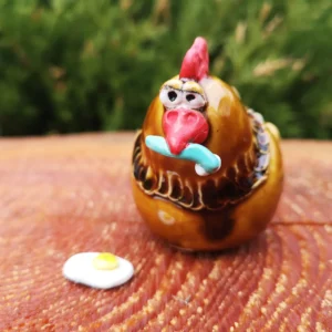 Huhn mit Wurm Keramik