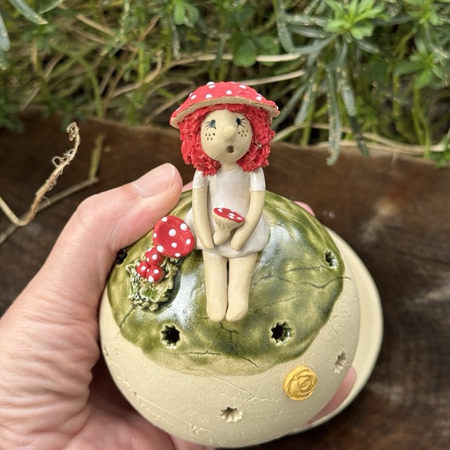 Lichterkugel mit Elfe und Fliegenpilz – ein kleines Lichtmärchen – Bild 2